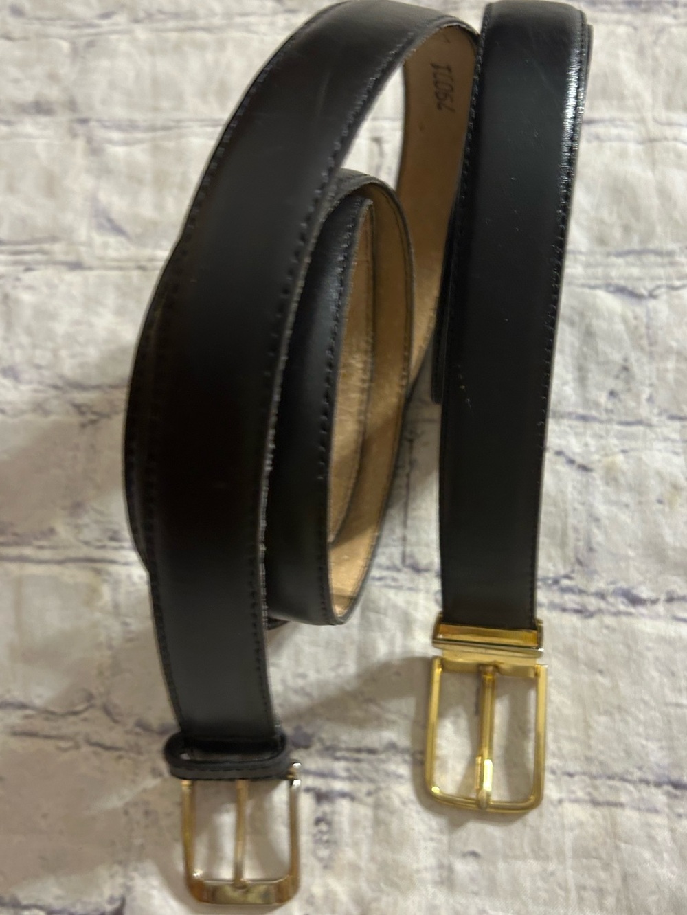 HARNESS LEATHER BLACK/GOLD TONE BUCKLE 40 & VTG BLACK LEATHER GOLD TONE 40 BELTS
